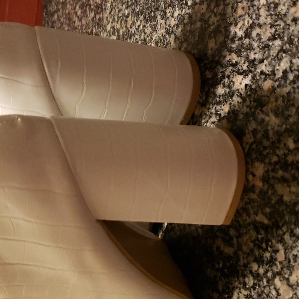 PrettyLittle Thing Boot - Picture 7 of 11